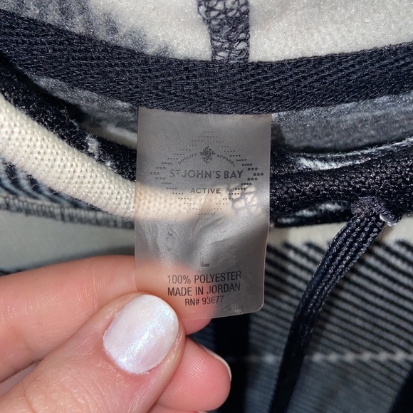 Turtle/ mock neck pull over - Picture 2 of 3